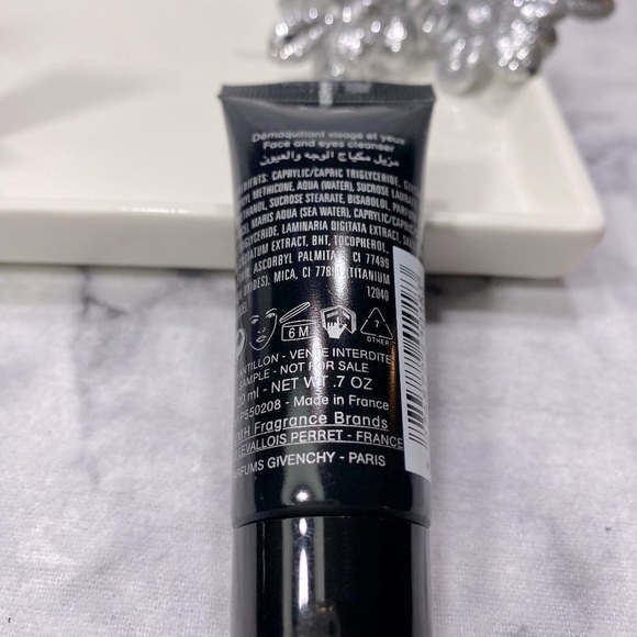 Givenchy Le Soin Noir Beauty Gift Set - 2pc, Face and Eye Cleanser, Eye Cream - Picture 5 of 10